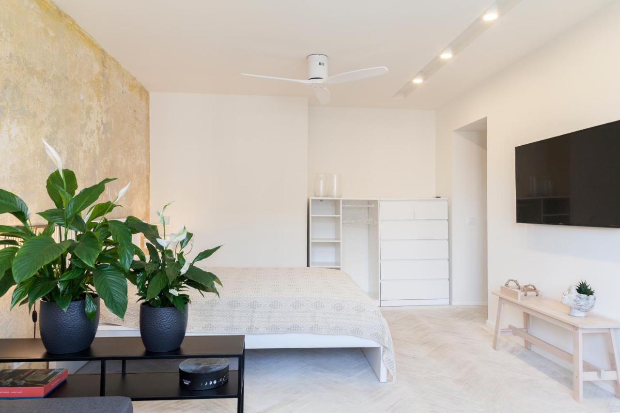Uni Apartament Лодз Екстериор снимка